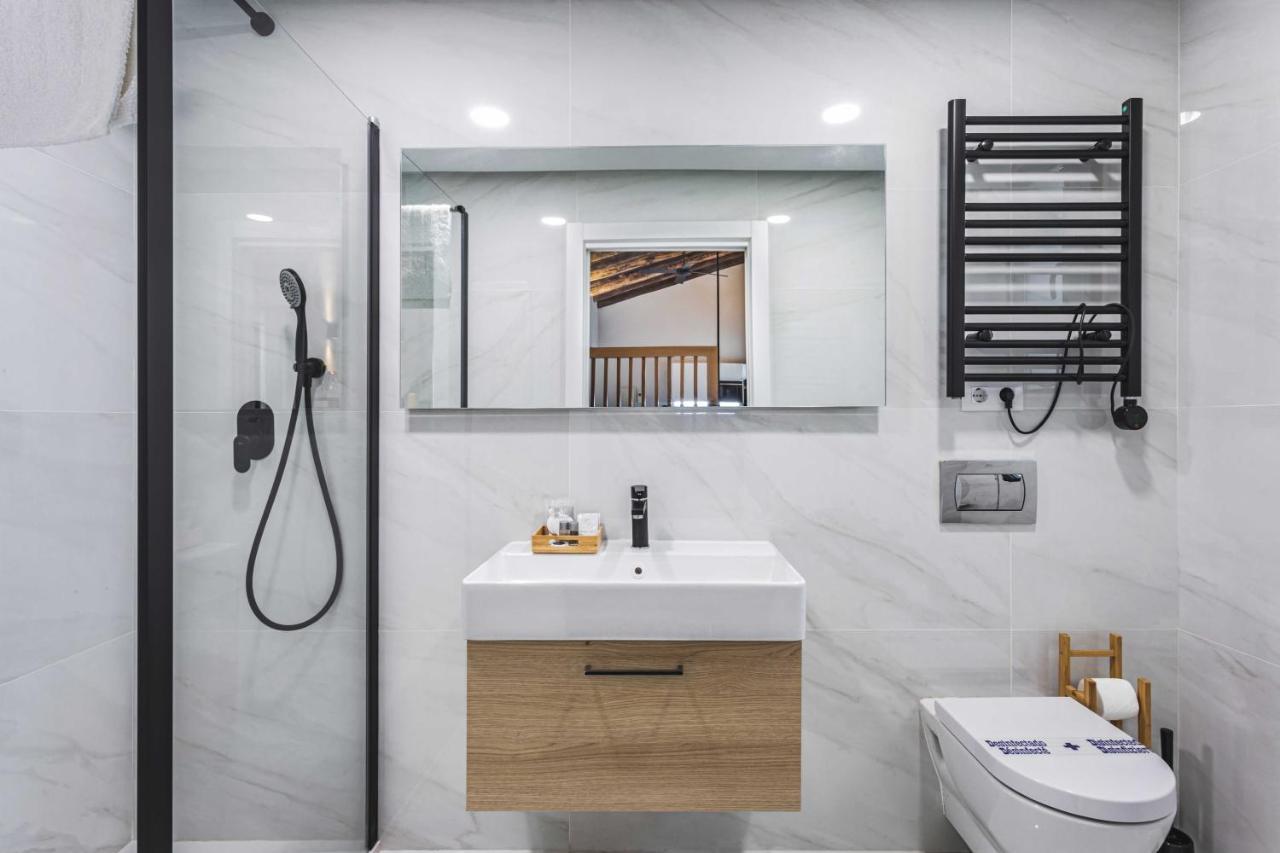 Apartamentos Caceres Central Suites Ngoại thất bức ảnh